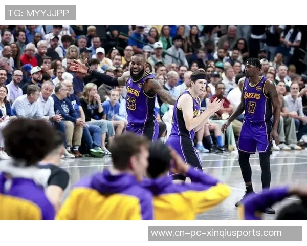 湖人队迎战劲敌10湖人全力以赴争夺胜利展现团队精神 湖人队迎战劲敌10湖人全力以赴争夺胜利展现团队精神